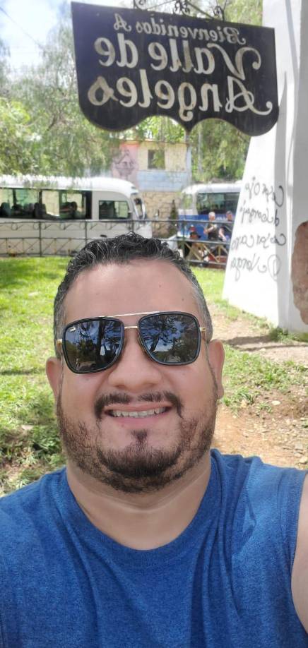 Gustavo Maldonado iba en el asiento del copiloto y cuando llegaron las autoridades ya no presentaba signos vitalates. Iba con su hermano Alejandro a San Pedro Sula a comprar mercadería.