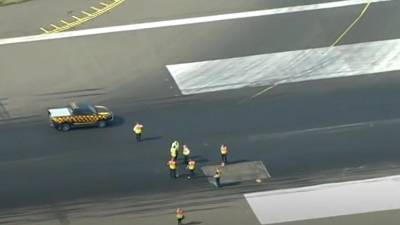 Parte de la pista del aeropuerto de Luton se derritió por el calor extremo que afecta a gran parte de Europa.