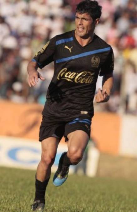 Ramiro Bruschi fue gran figura del Olimpia ya que fue pieza clave para lograr varios títulos con el club olimpista. También jugó en el Real España, hoy milita en el Tela FC.