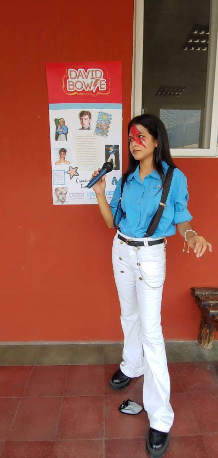 El ya fallecido artista David Bowie.