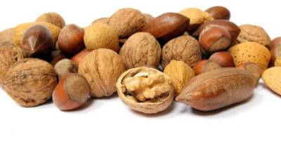 Los frutos secos son ricos en nutrientes, como, por ejemplo, ácidos grasos insaturados, fibra, vitaminas y antioxidantes.