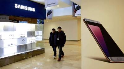 Una tienda en la sede de Samsung en Seúl. La empresa prevé lanzar su nuevo modelo insignia, el Galaxy S8, a fines de marzo.