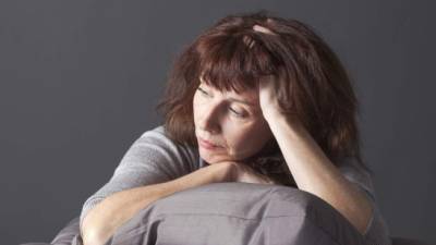 La menopausia comienza a los 51 años. Pero hasta una de cada 10 mujeres experimenta una menopausia natural a los 45 años.