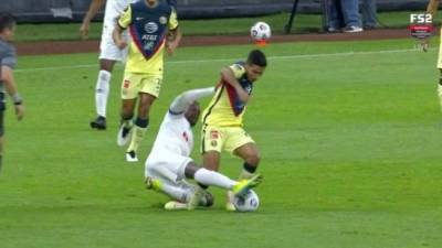 Yustin Arboleda le cometió una falta temeraria al jugador Chucho López del América.