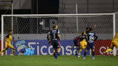 Real España se bajó al Motagua ya en el último suspiro del partido.