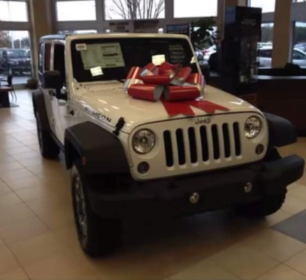 Hijo de 'El Chapo' Guzmán ofrece lujoso Jeep a Rubí