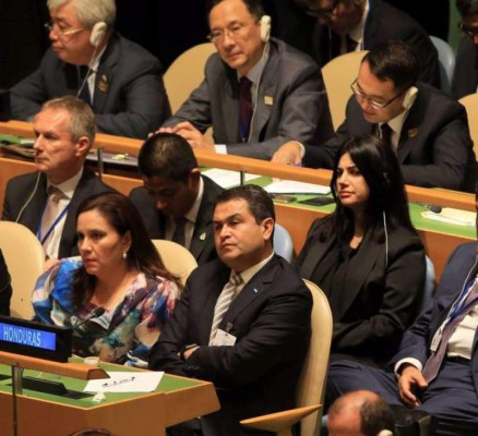 Juan Orlando Hernández presente en el discurso del Papa