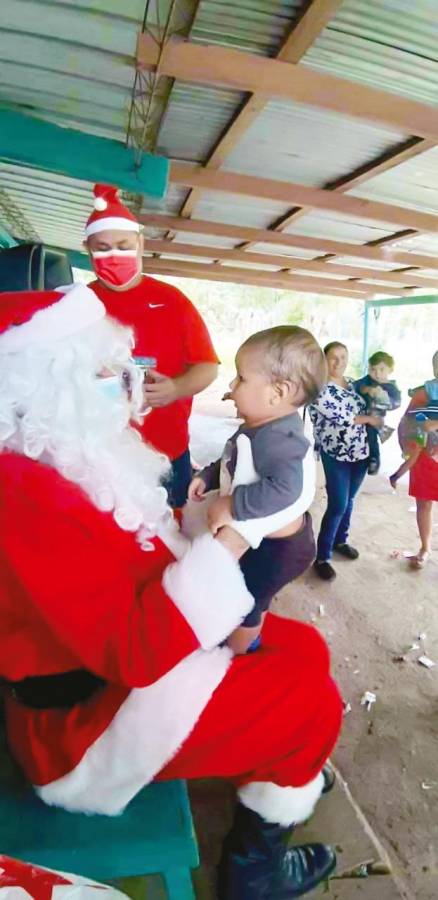 Omar Bueso, el Santa Claus hondureño que regala alegría