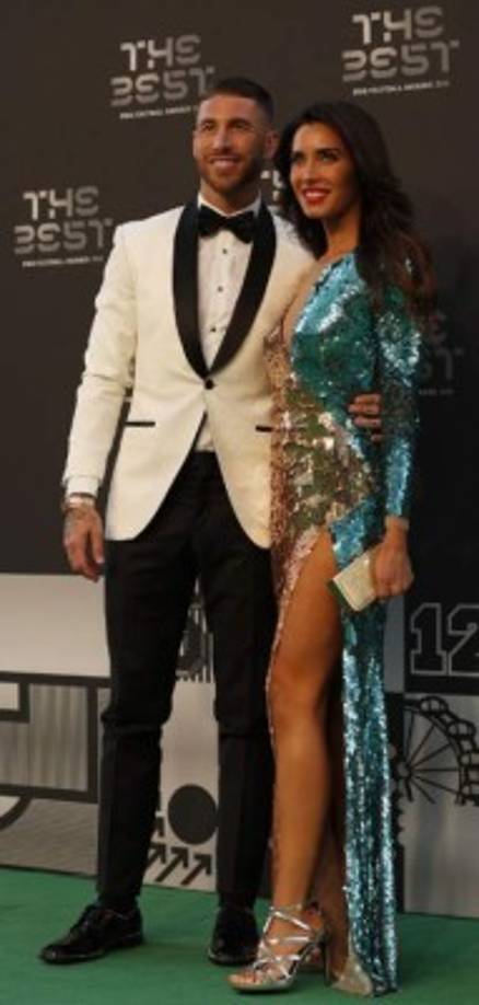 Real madrid and Spain defender Sergio Ramos (L) arrives with his partner Pilar Rubio as they arrive for The Best FIFA Football Awards ceremony, on September 24, 2018 in London. / AFP PHOTO / Adrian DENNIS