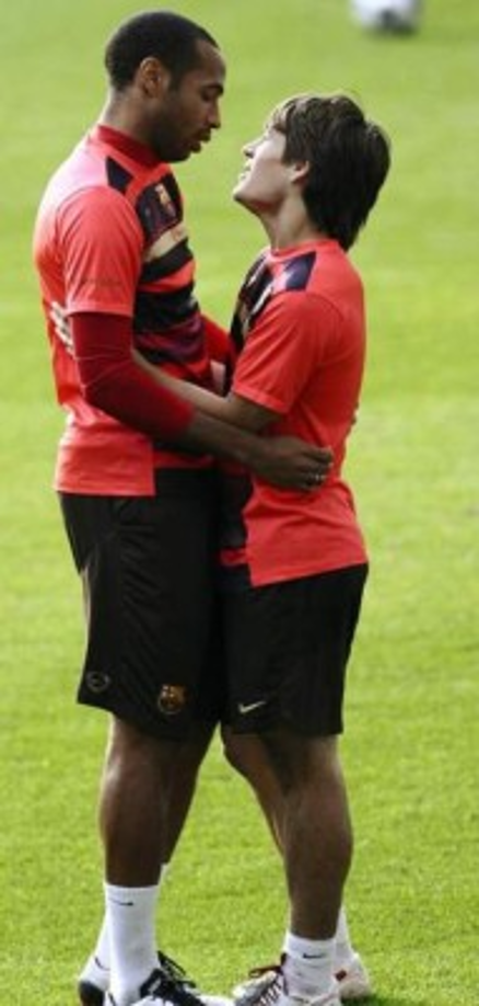 El francés Henry y el español Bojan en la etapa de ambos en Barcelona fueron captados de una manera controversial.