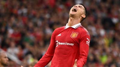 Cristiano Ronaldo intentó salir del Manchester United pero al final tuvo que quedarse en el club.