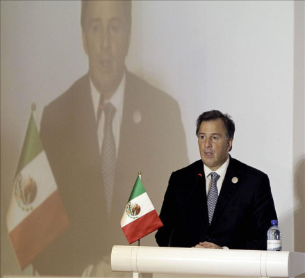 Embajador de Venezuela acude a cancillería de México para diálogo sobre avión