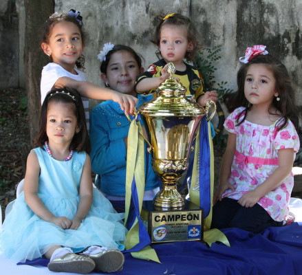Fundador del Real España celebra su cumpleaños con la Copa