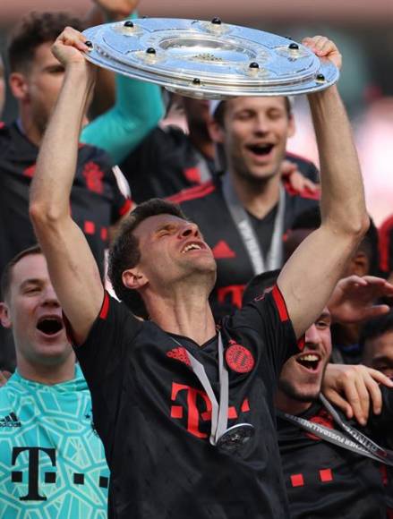 Thomas Müller mostró su euforia tras tener un nuevo título con el Bayern en sus manos.