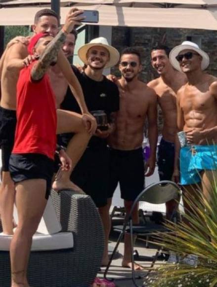 Jugadores como Mauro Icardi, Ander Herrera, Ángel di María, Keylor Navas, se reunieron este fin de semana y compartieron con sus esposas en una gran fiesta.