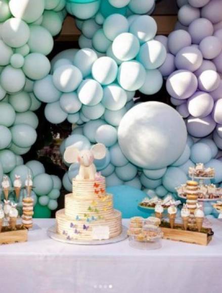 Cientos de globos, cake y hasta unicornios eran parte de la extravagante fiesta.