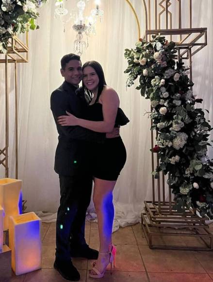 Carlos Pineda: El mediocampista del Olimpia tiene como novia a Daniela Hernández.