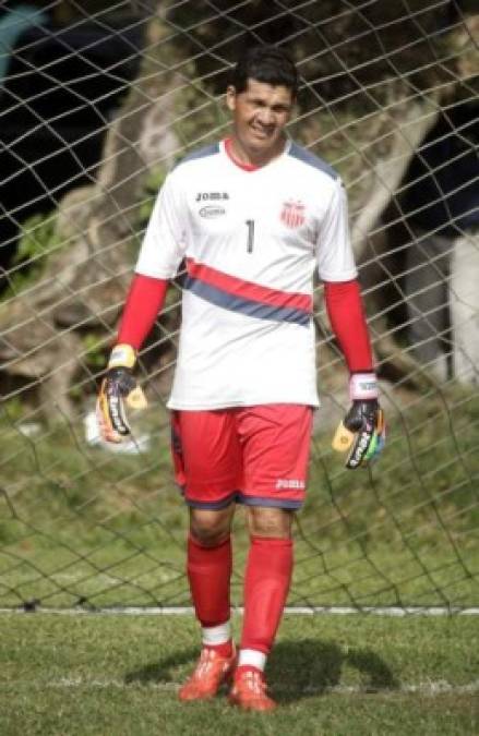 Ricardo Canales: El portero hondureño confirmó en Diario Diez su retiro del fútbol profesional a sus 38 años de edad, su último equipo fue el Vida de La Ceiba. Fue mundialista con Honduras en el Mundial de Sudáfrica.