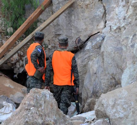 Se cumplen 72 horas sin poder rescatar a ocho mineros hondureños