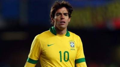 Kaká sufre de un desgarro en su pierna.