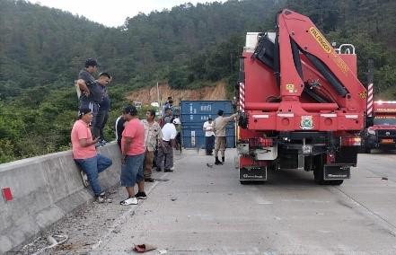 Rastra vuelca y aplasta a motociclista en El Paraíso