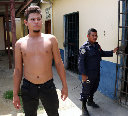 Policías lo capturan cuando asaltaba bus en El Progreso, Yoro