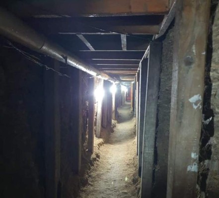 Descubren en México túnel cavado para robar millones de dólares