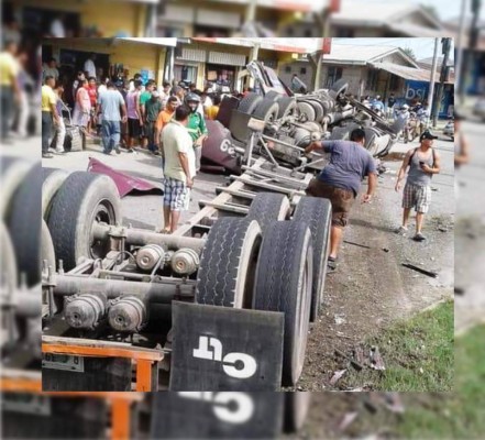 Un herido deja el volcamiento de una rastra en el centro de Puerto Cortés