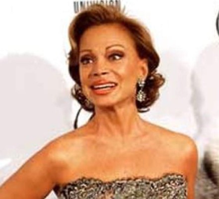 Paloma San Basilio derrocha sensualidad en escena