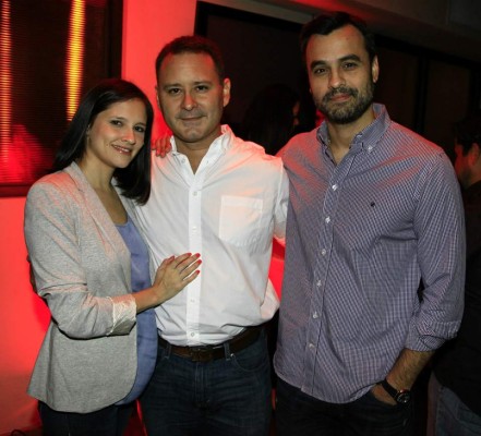 Brindis, celebración y amigos