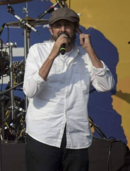 El cantante dominicano Juan Luis Guerra puso a bailar al público. 'Dios bendiga a Venezuela' expresó el intérprete.