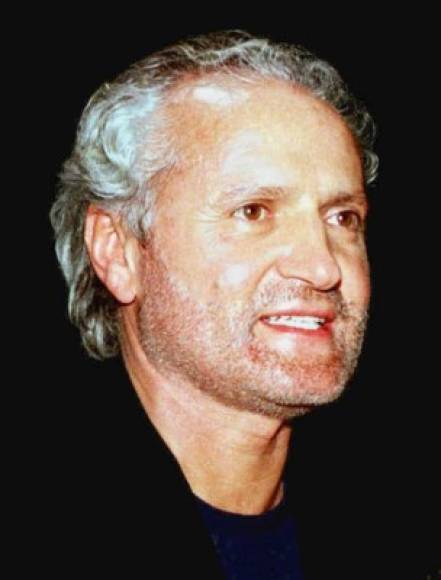 Gianni Versace- 15 de julio de 1997. El diseñador italiano (50) murió en las escaleras de su mansión en Miami Beach. Su asesino Andrew Cunanan, un trabajador sexual de 27 años, le disparó a quemarropa en la nuca y el cuello. Versace murió al instante. <br/>Cunanan, que era perseguido por otros cuatro asesinatos, se suicidó ocho días después con la misma pistola, rodeado por la policía. El móvil de su asesinato sigue siendo una incógnita.<br/>