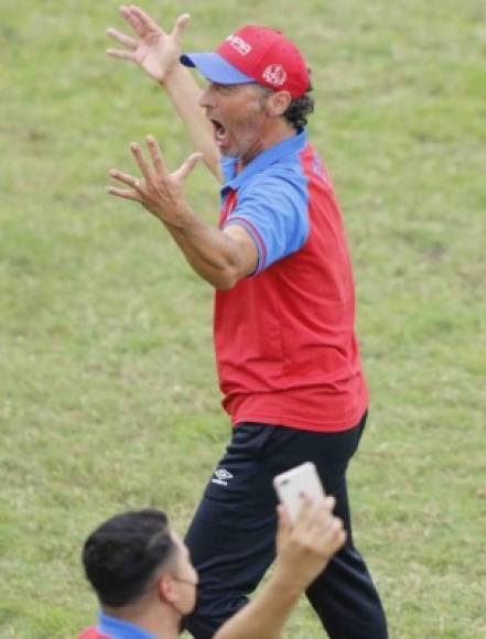 Pedro Troglio es un estratega que se ha ganado el cariño y respeto de muchos aficionados al fútbol. El argentino logró su segundo título en Honduras y ha sido destacado en el campo internacional.
