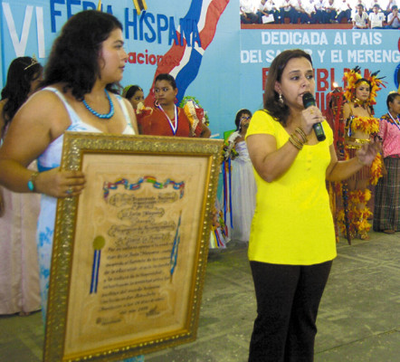 Ritmo, sabor y colorido en VI Feria Hispana