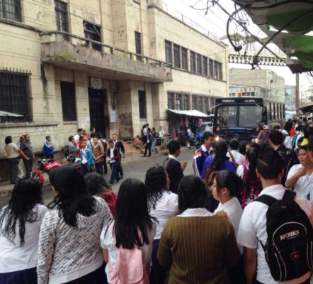 Honduras: Protestas en colegios en apoyo a estudiantes de la Unah  