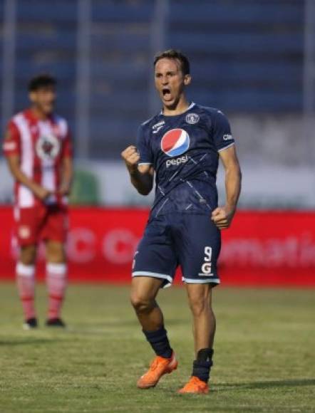 El argentino Gonzalo Klusener firmó el 3-0 del Platense y así lo gritó.