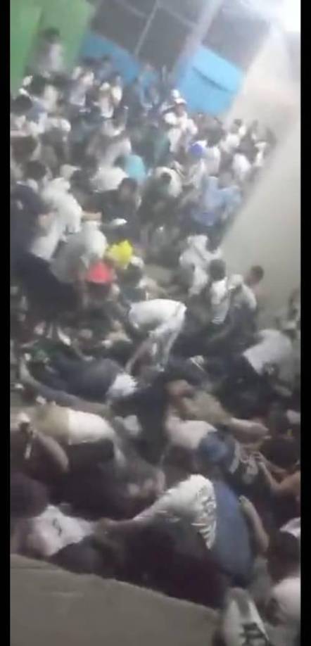 ¡Imágenes fuertes! Estampida en El Salvador deja varios muertos