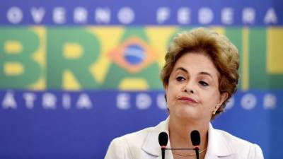 Rousseff dijo que publicará una “carta al pueblo brasileño” en la que se comprometerá a convocar un plebiscito para que decidan si quieren adelantar elecciones en caso de que derrote al impeachment. Fotos: AFP