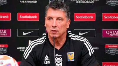 Robeert Dante Siboldi durante la conferencia de prensa previo al duelo ante Motagua.