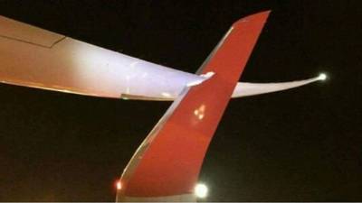 El ala del avión polaco fue cortada como con un cuchillo por el 'winglet' del avión canadiense.