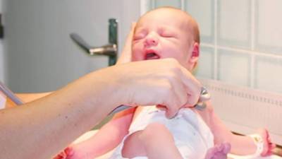 La enfermera le cuidó cuando tenía apenas tres meses de edad. Y 38 años después, se reencuentran. Foto cortesía clinicaremei.org