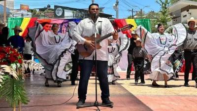 El cantautor hondureño Abraham Sáenz en una imagen de Facebook.