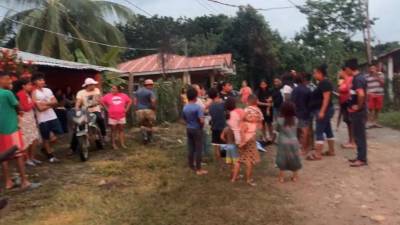 El cuerpo de Jairo Martínez quedó en la calle donde fue atacado por un desconocido.