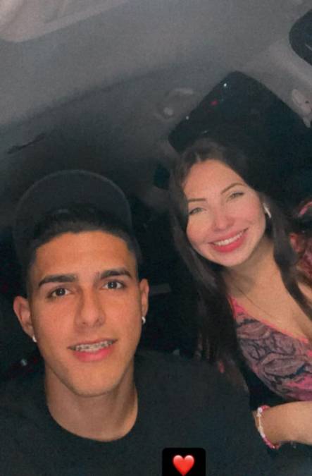 Luis Palma y Annie Córdova compartieron esta fotografía en sus redes sociales antes del viaje del atacante catracho. 
