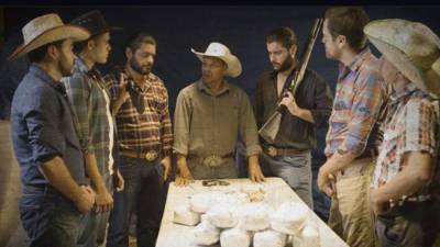 'Expedientes Criminales' está compuesta por 12 capítulos y narra los crímenes que más impactaron a los hondureños. Foto: Facebook.