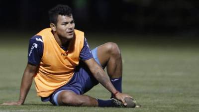 El talentoso jugador llegó con una molestia en su pie derecho .