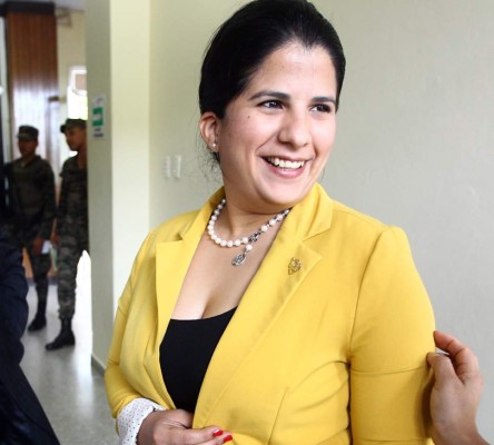 'Van contra la Constitución para perpetuarse en el poder': Fátima Mena