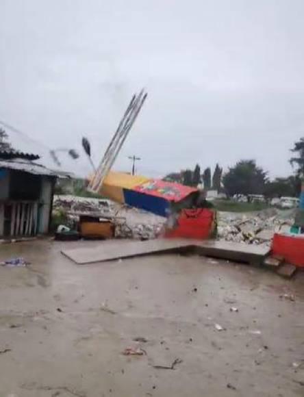 Triste relato de padre hondureño que perdió todo con Sara: “En 10 minutos el agua llenó mi casa”