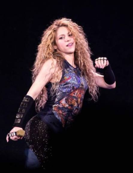 Shakira ha asegurado que espera que la selección de España puede pasar a la siguiente ronda para poder ver a Piqué jugar con 'La Roja', ya que tiene varios conciertos pendientes durante este mes de junio debido a su gira 'El Dorado'.
