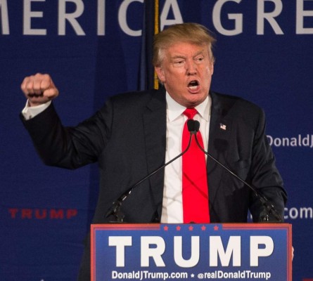 Más de 100,000 personas piden prohibir entrada de Trump al Reino Unido